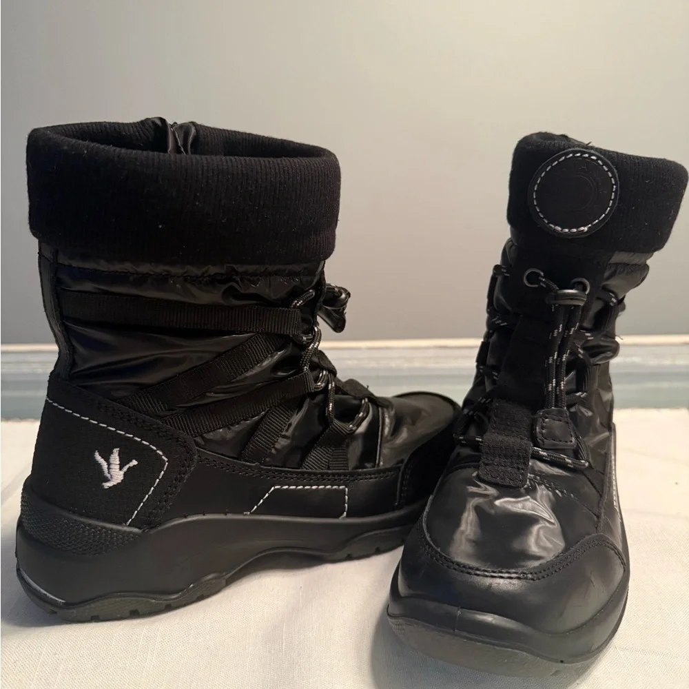 Santana Canada Black Winter Boots Size 6 NWT
